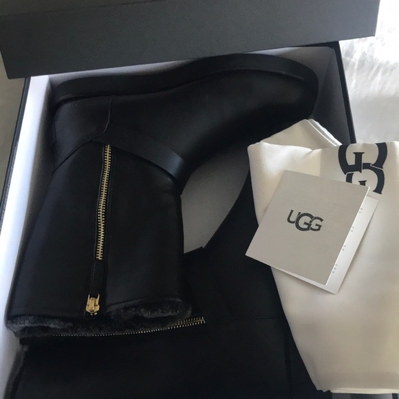 UGG Classic Berge Genuine Shearling Lined Boot - Picture 8 of 9